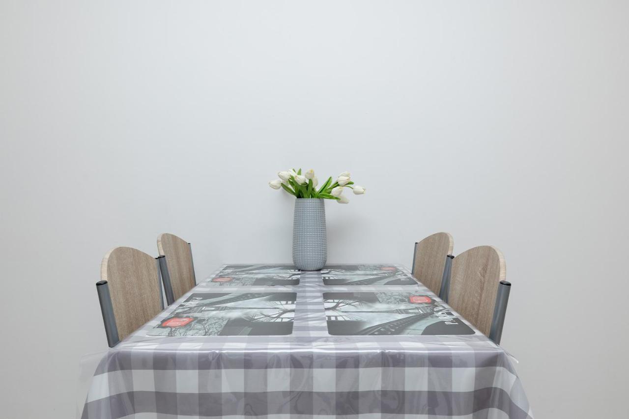 Apartamenty Paryska By Renters كولوبرزيغ المظهر الخارجي الصورة